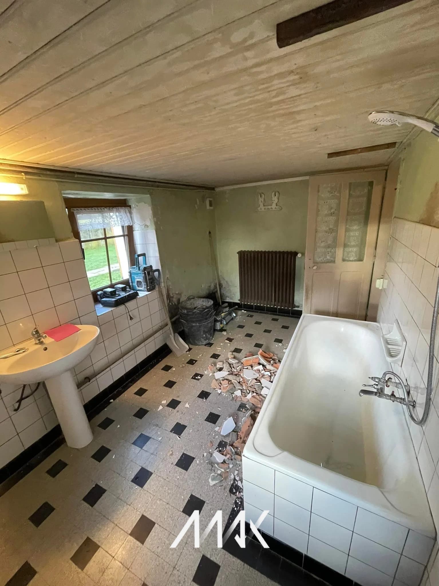 Avant — rénovation intérieure SASU Max (chantier 6)