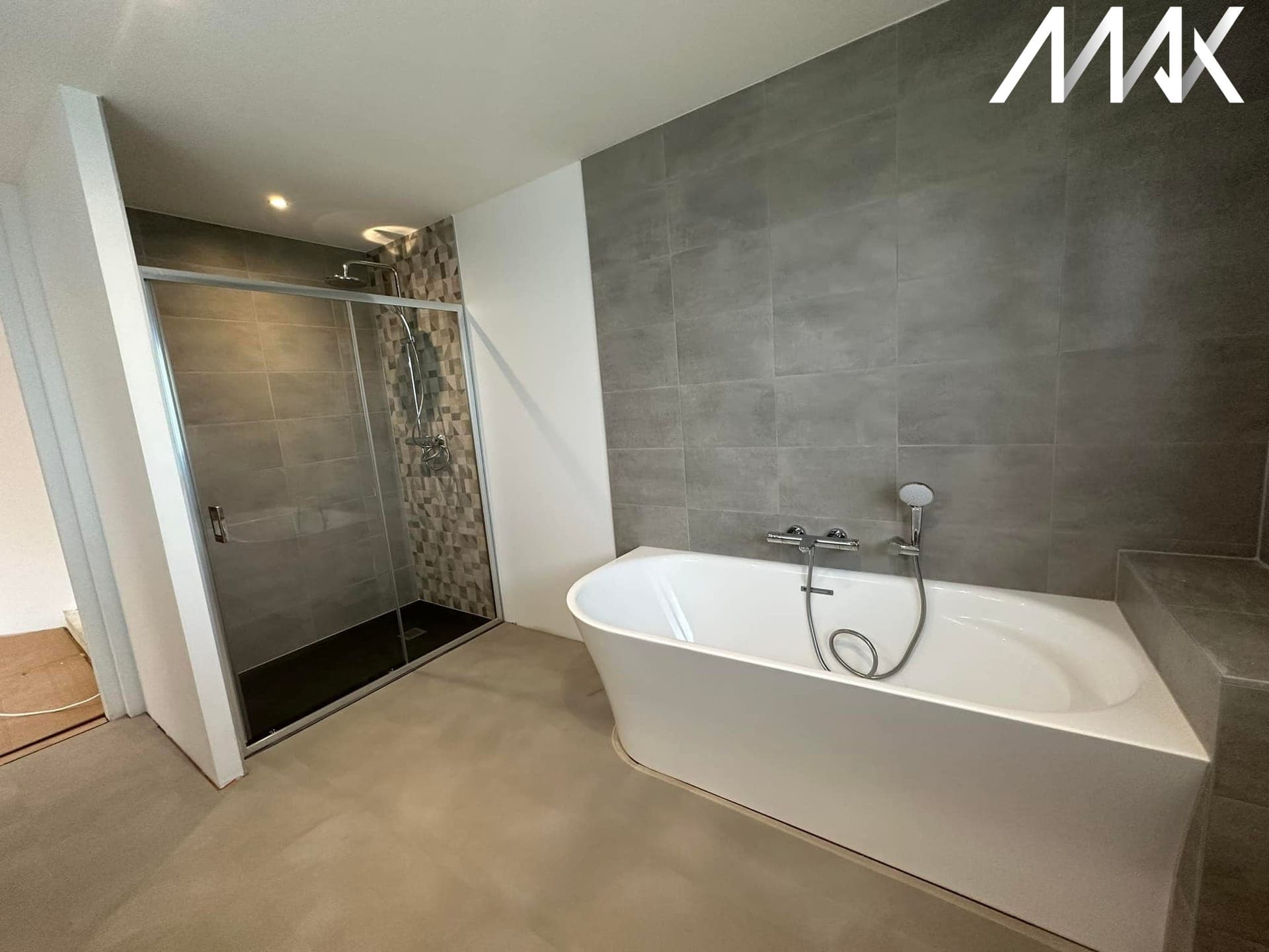 Rénovation de salle de bain sur mesure par SASU Max