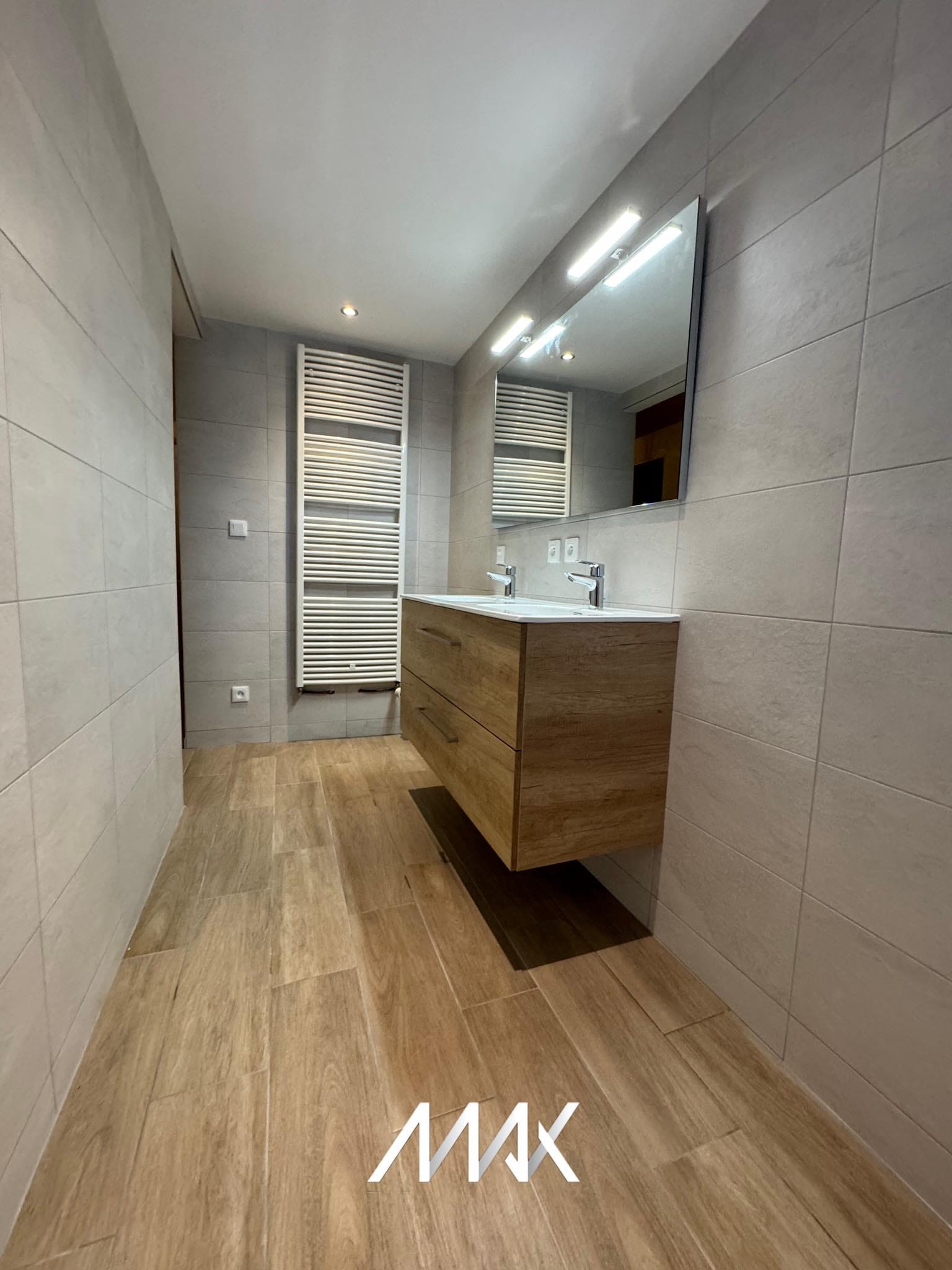 Carrelage de douche à l’italienne réalisé par SASU Max