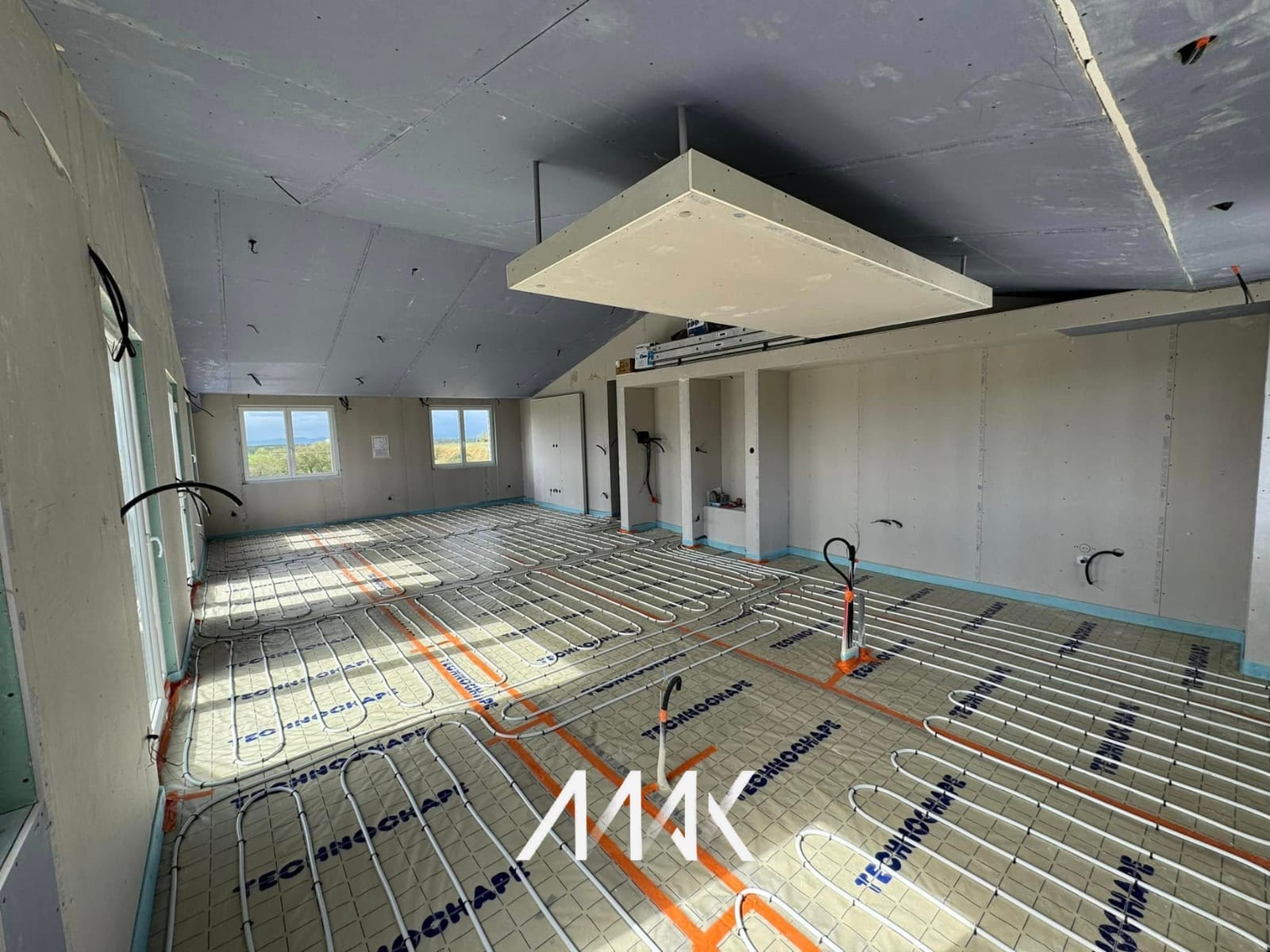 Faux plafond en cours de réalisation